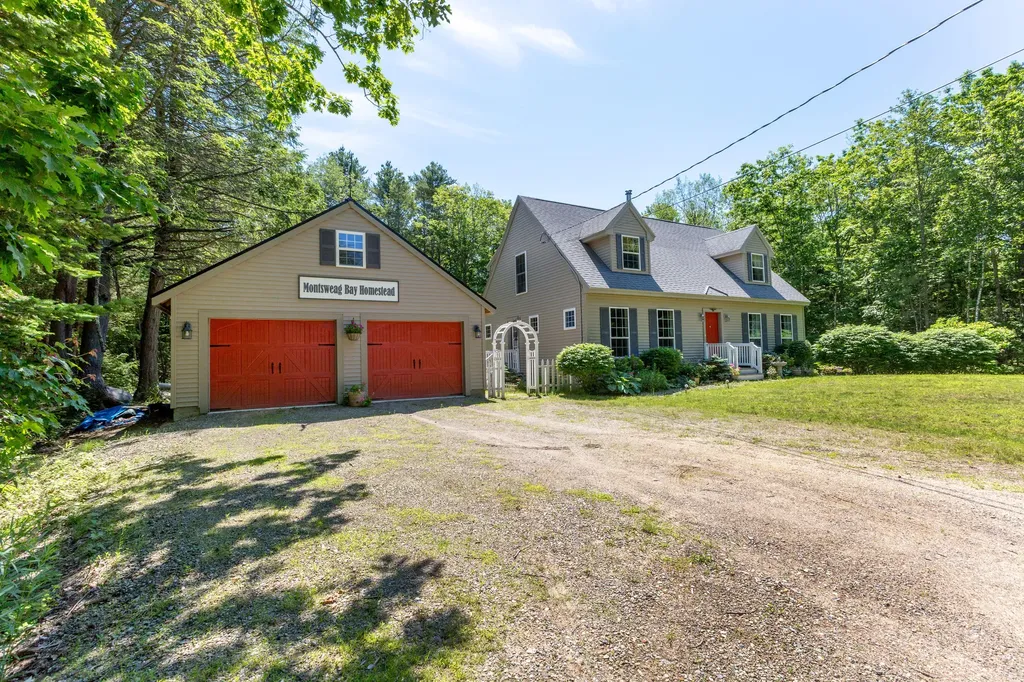 98 Youngs Point Road Wiscasset ME 04578