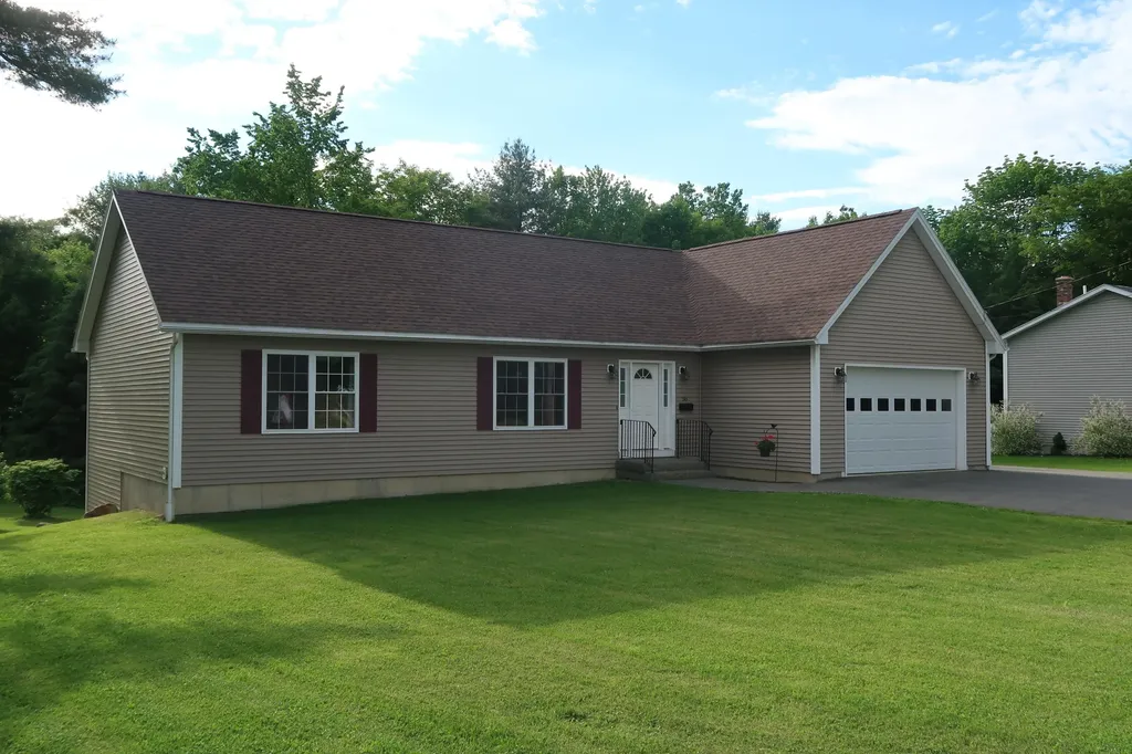 58 Russell Street Farmingdale ME 04344