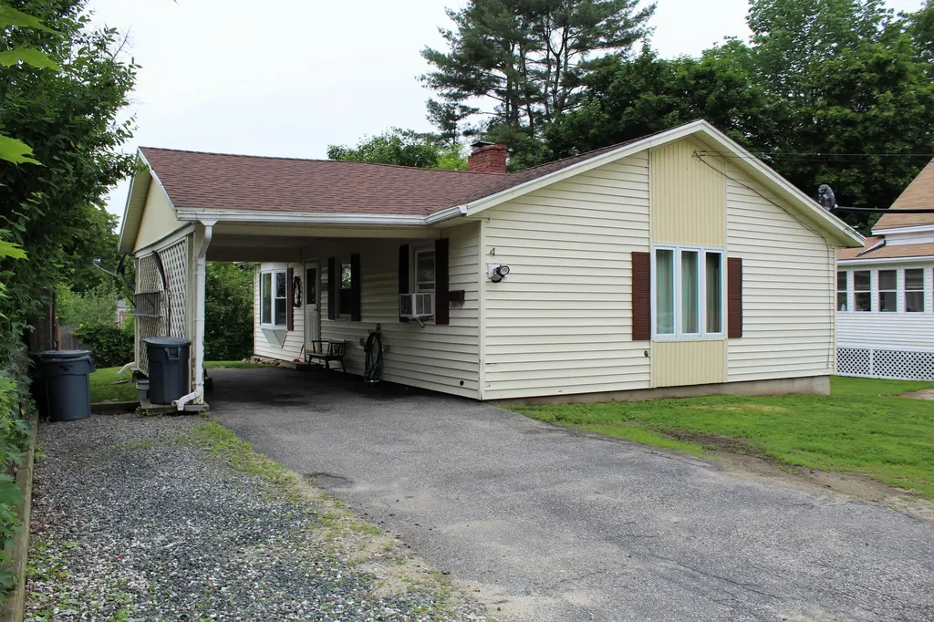 4 Ames Avenue Lewiston ME 04240