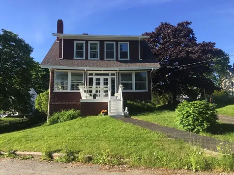 9 Chestnut Street Vinalhaven ME 04863