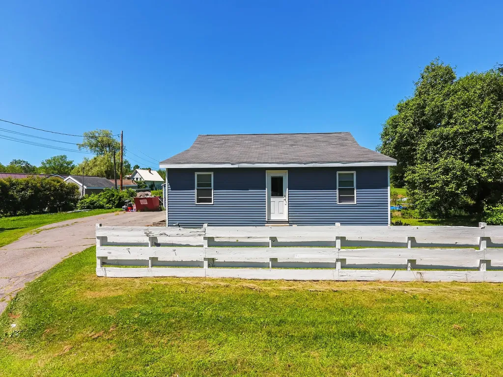 1075 River Avenue Gardiner ME 04345
