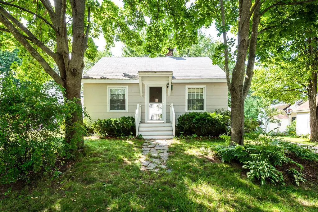 31 Clayton Street Portland ME 04103