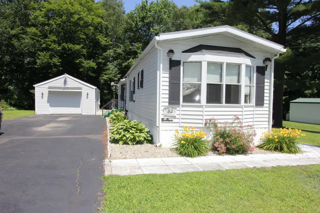 82 Middle Road Sabattus ME 04280
