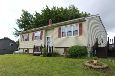 15 Lindsey Way Hampden ME 04444