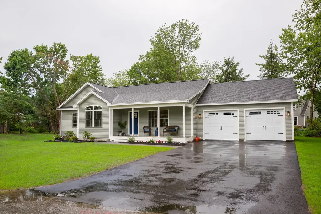 21 Robin Drive Brunswick ME 04011