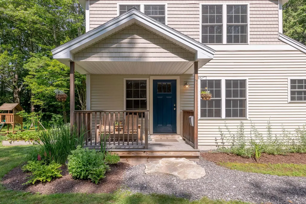 17 Oak Avenue Freeport ME 04032