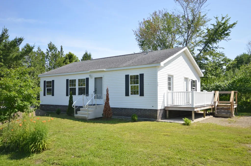 15 Dean Street Winterport ME 04496