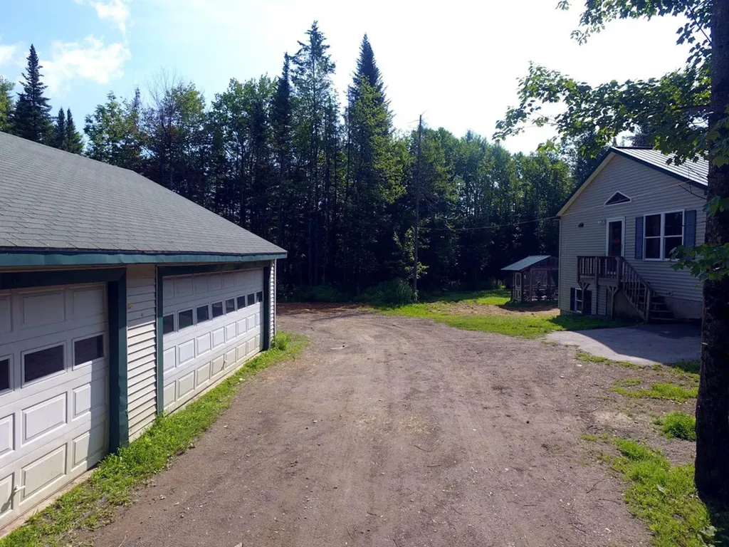 1067 Bellsqueeze Road Clinton ME 04927