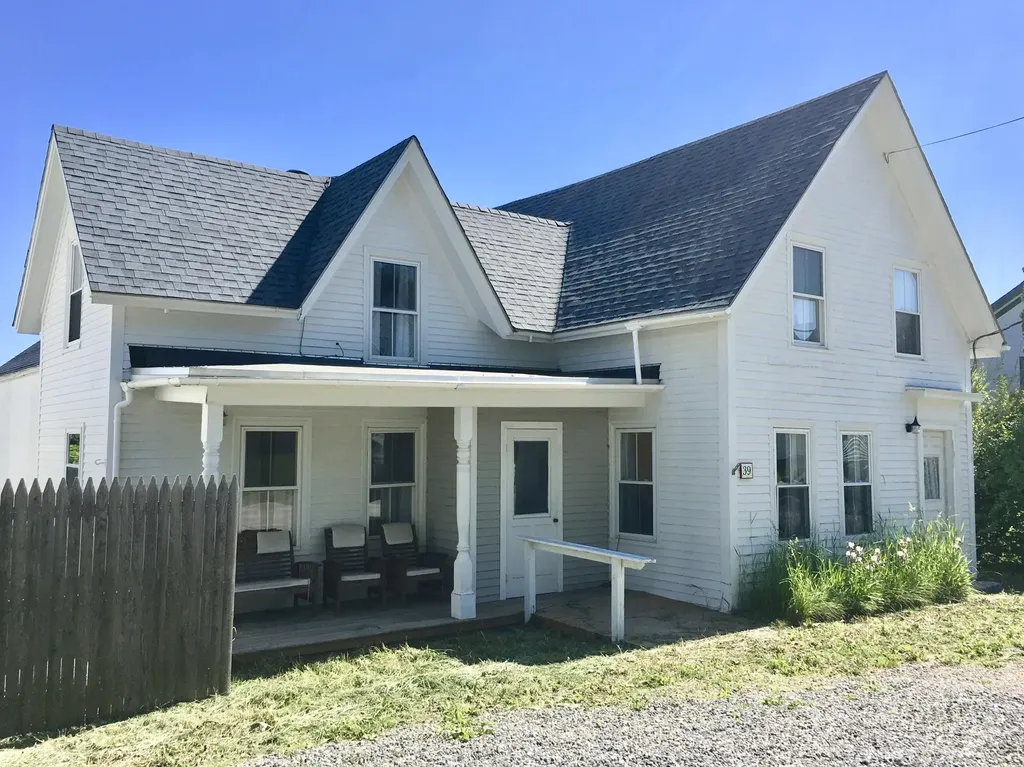 39 High Street Vinalhaven ME 04863