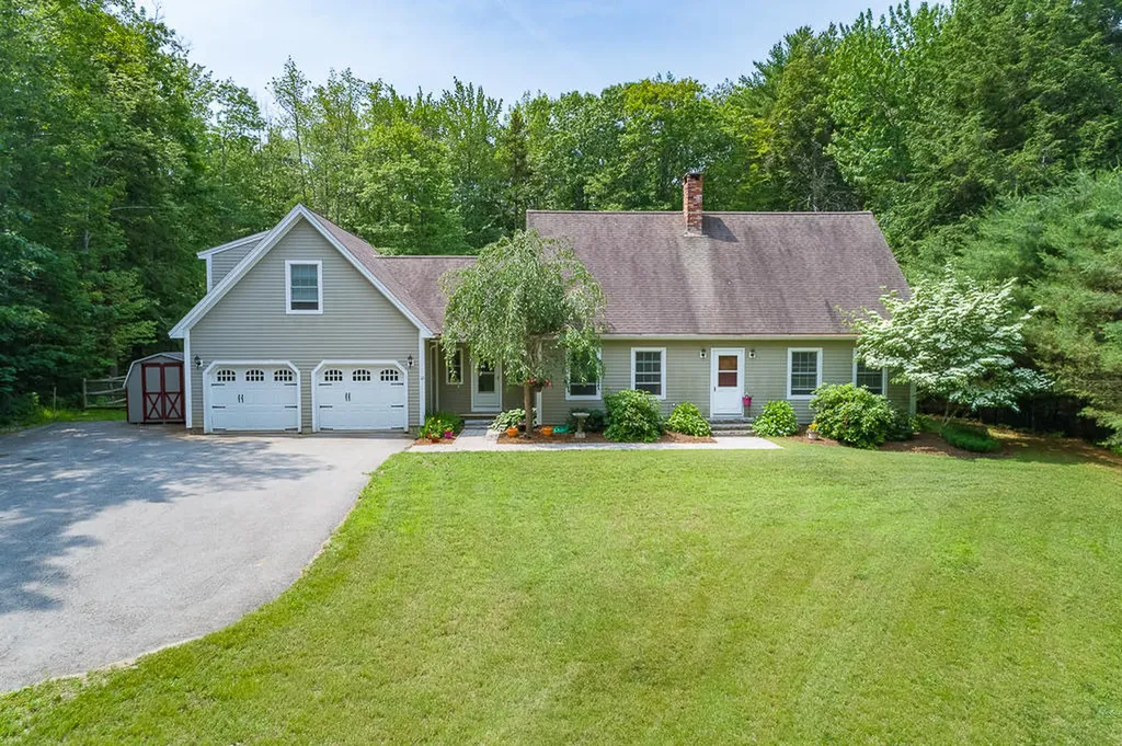 12 Stonebridge Circle Newcastle ME 04553