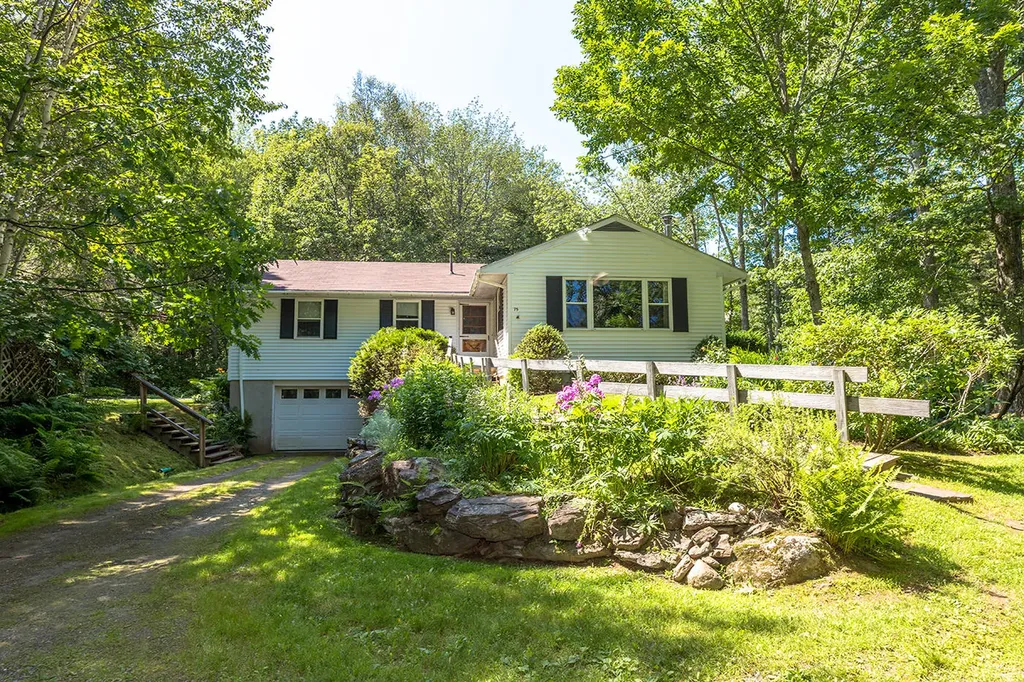 75 Gurney Street Rockport ME 04856