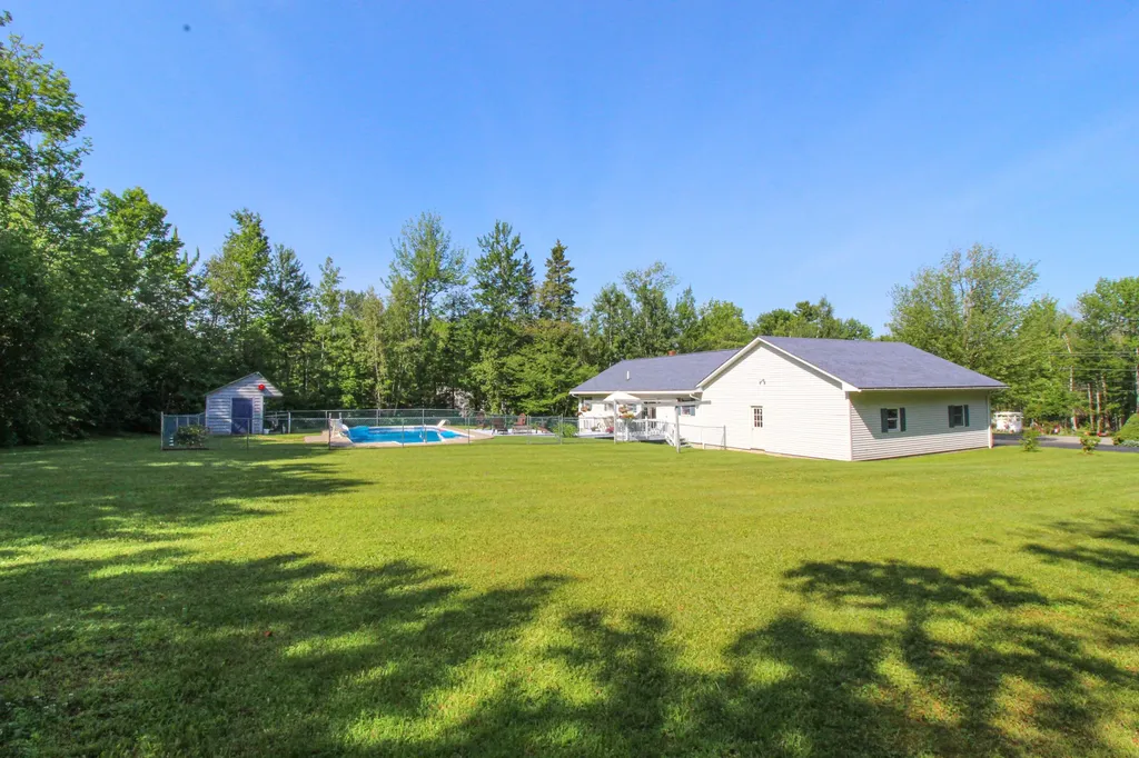36 Albert Drive Lincoln ME 04457