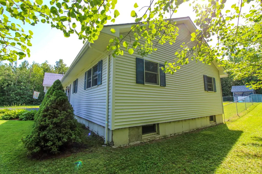 36 Albert Drive Lincoln ME 04457