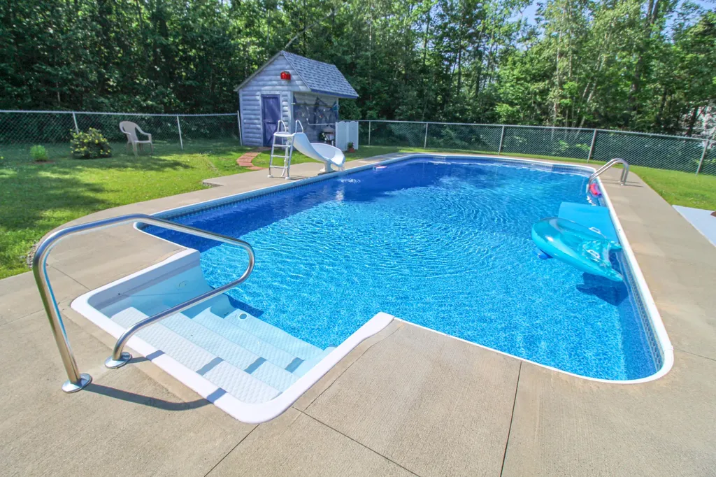 36 Albert Drive Lincoln ME 04457