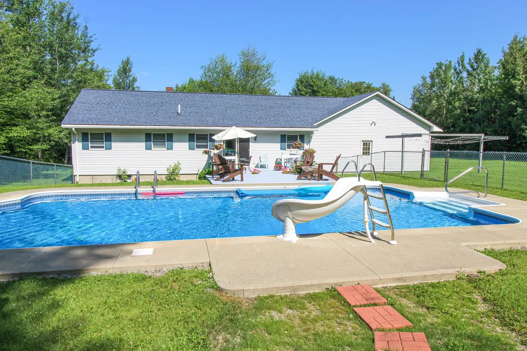 36 Albert Drive Lincoln ME 04457