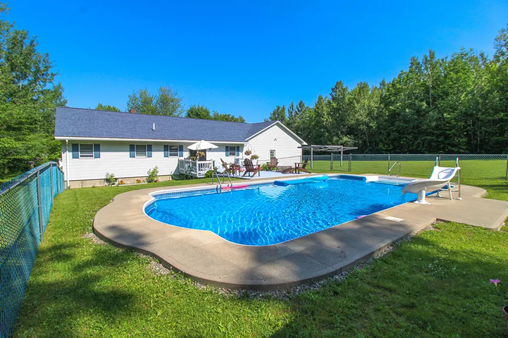 36 Albert Drive Lincoln ME 04457