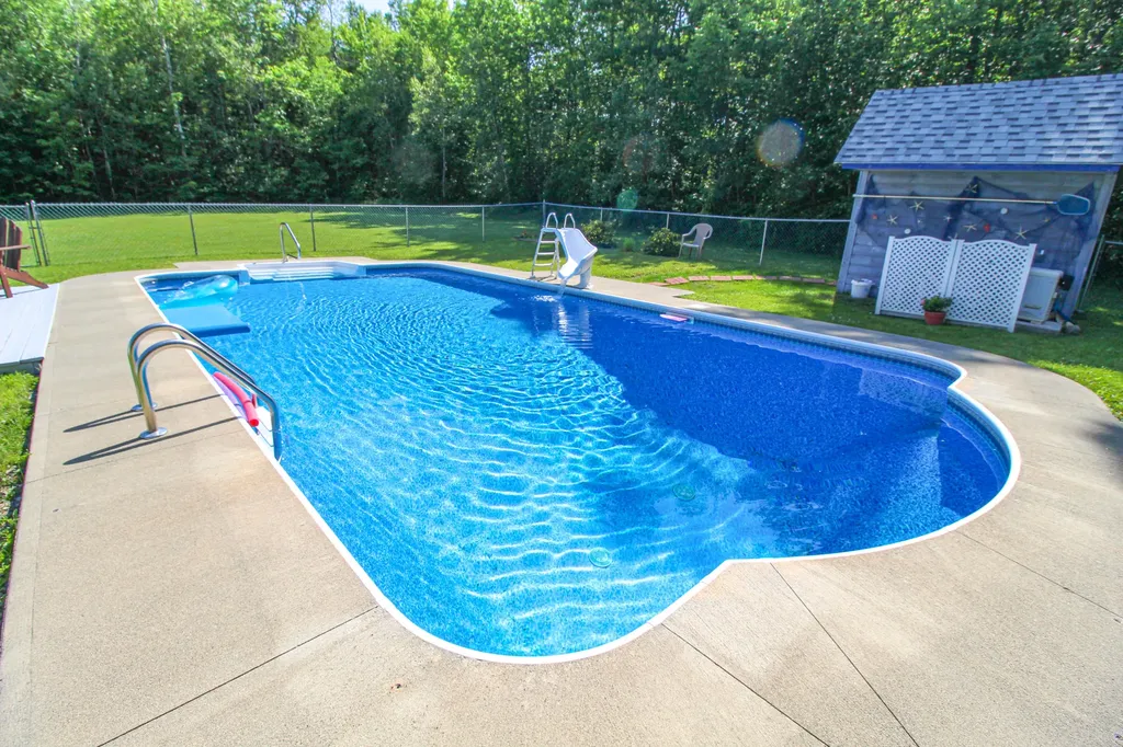 36 Albert Drive Lincoln ME 04457