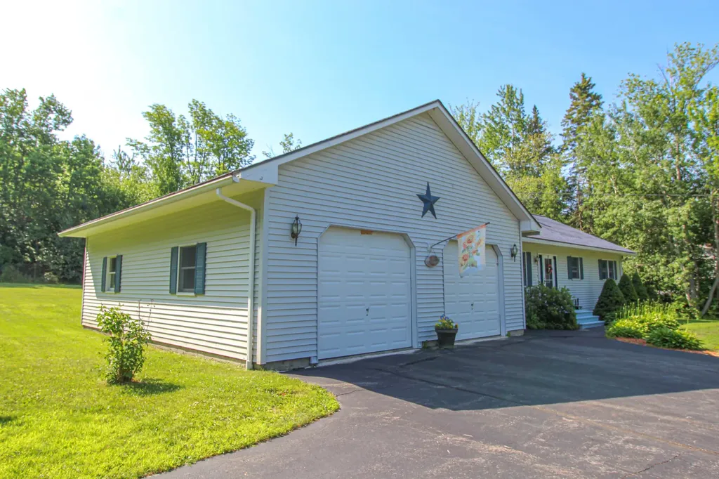 36 Albert Drive Lincoln ME 04457