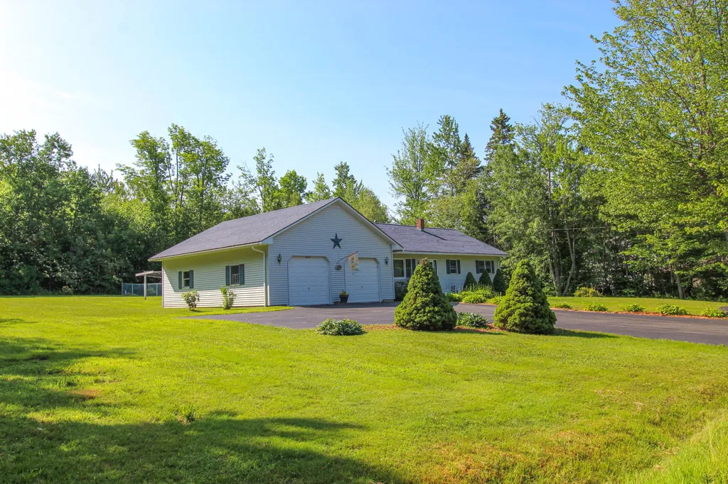 36 Albert Drive Lincoln ME 04457