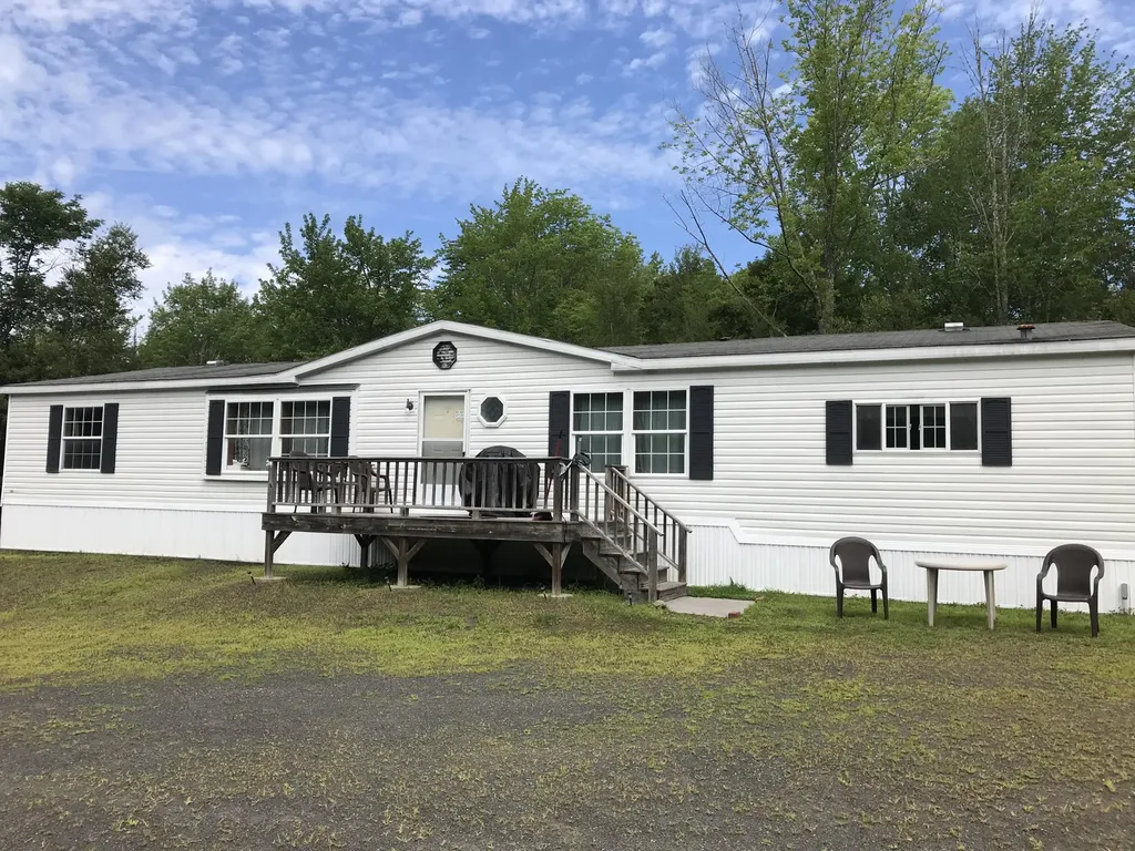 106 Back Cove Road Waldoboro ME 04572