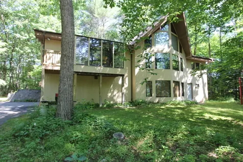 211 Lakeshore Drive Leeds ME 04263