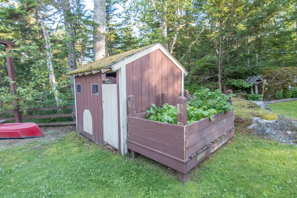 11 Fernwood Road Dedham ME 04429