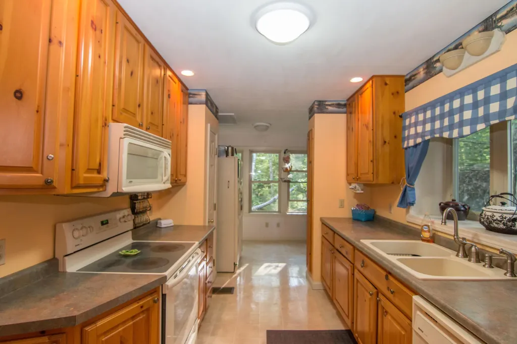 11 Fernwood Road Dedham ME 04429