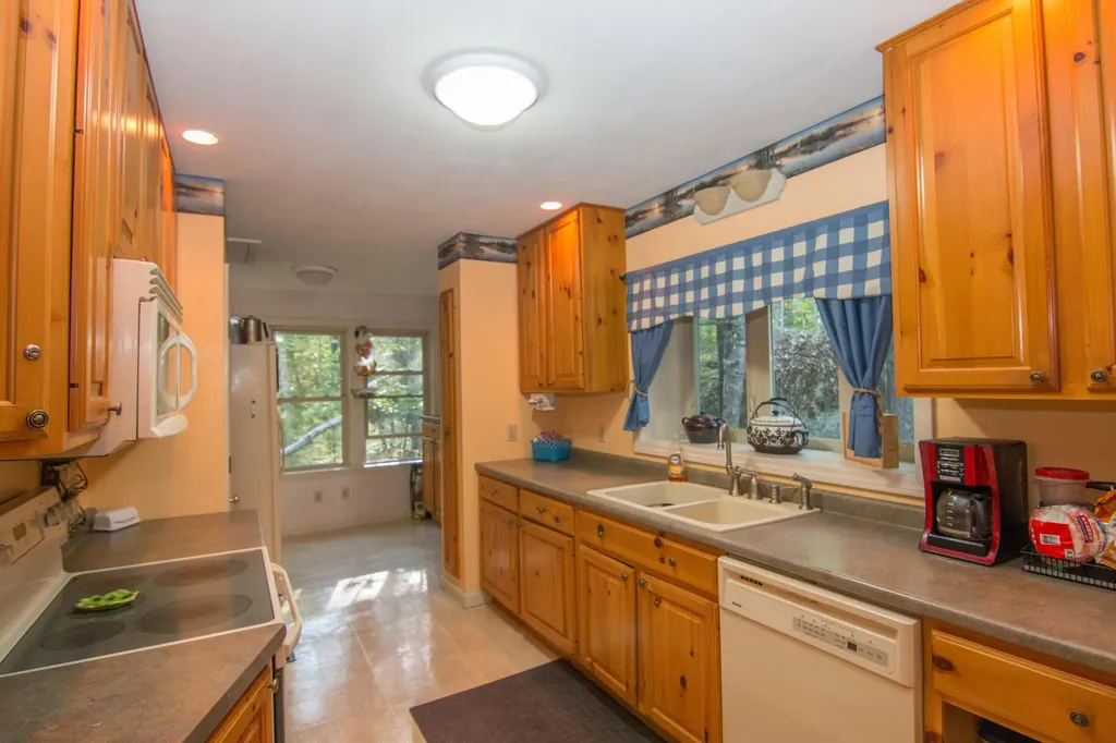 11 Fernwood Road Dedham ME 04429