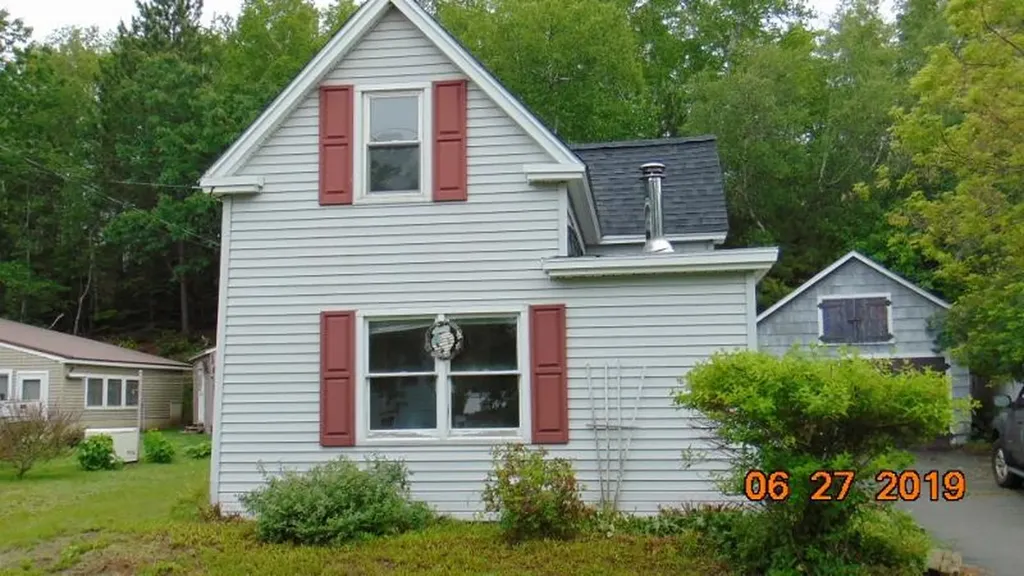 35 Prospect Street Millinocket ME 04462