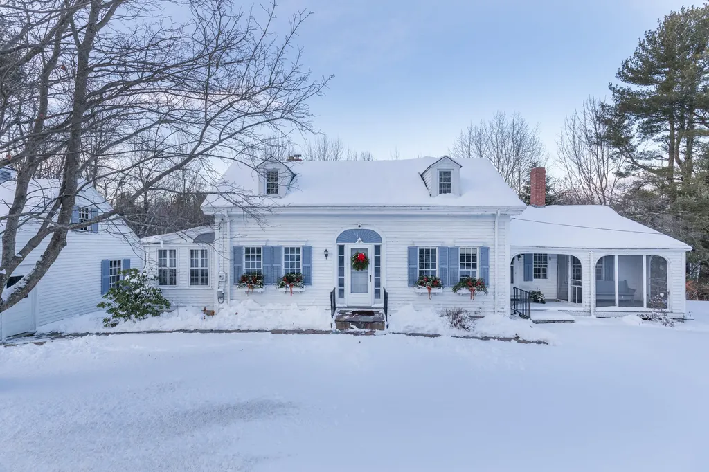 15 Mountain Road Falmouth ME 04105