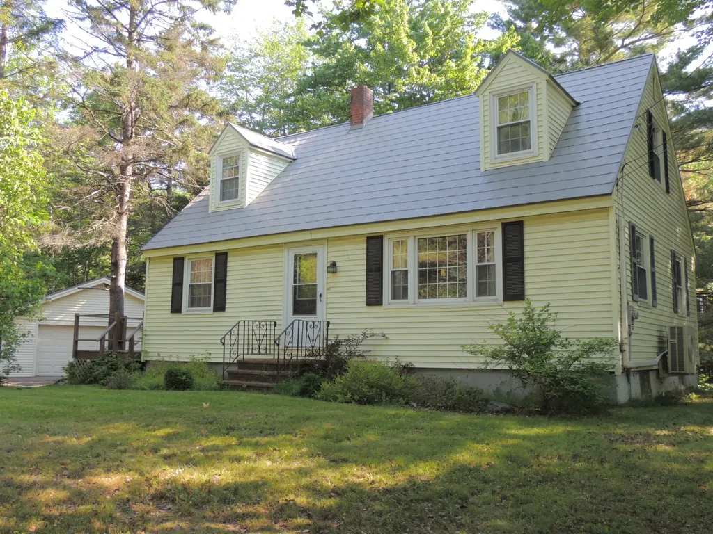 2757 Broadway Glenburn ME 04401