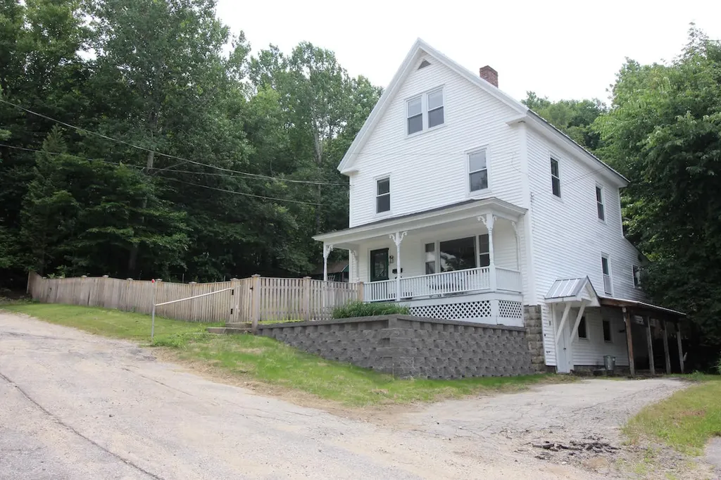 10 Walnut Street Rumford ME 04276