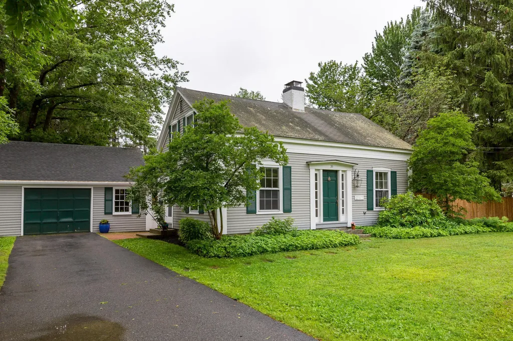 30 Willow Street Yarmouth ME 04096