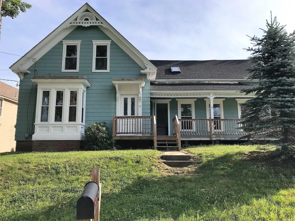 32 Elmwood Road Auburn ME 04210