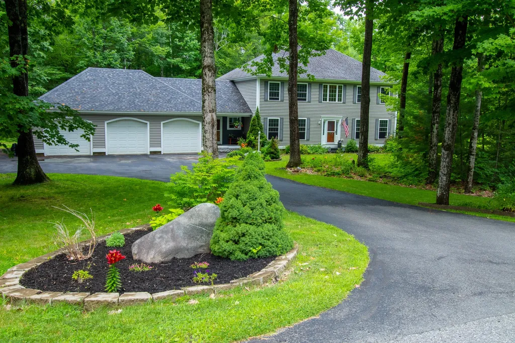26 Dollis Avenue Vassalboro ME 04989