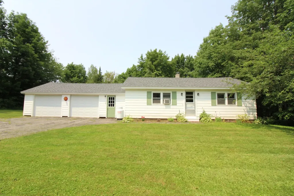 2966 Kennebec Road Newburgh ME 04444