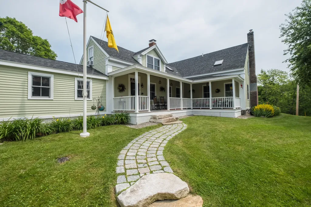 25 Pine Street Waldoboro ME 04572