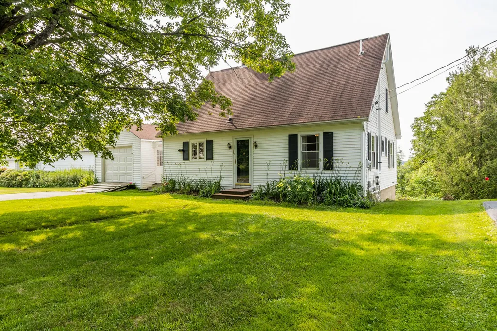29 Gleason Street Thomaston ME 04861