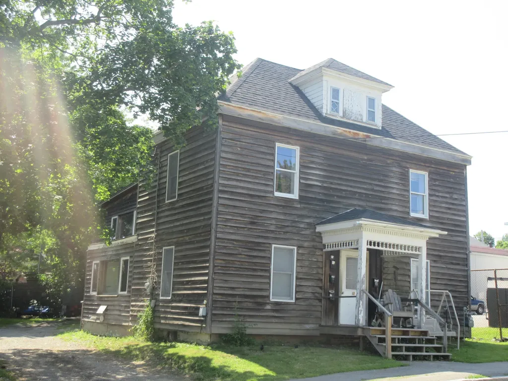 17 Brown Street Bangor ME 04401