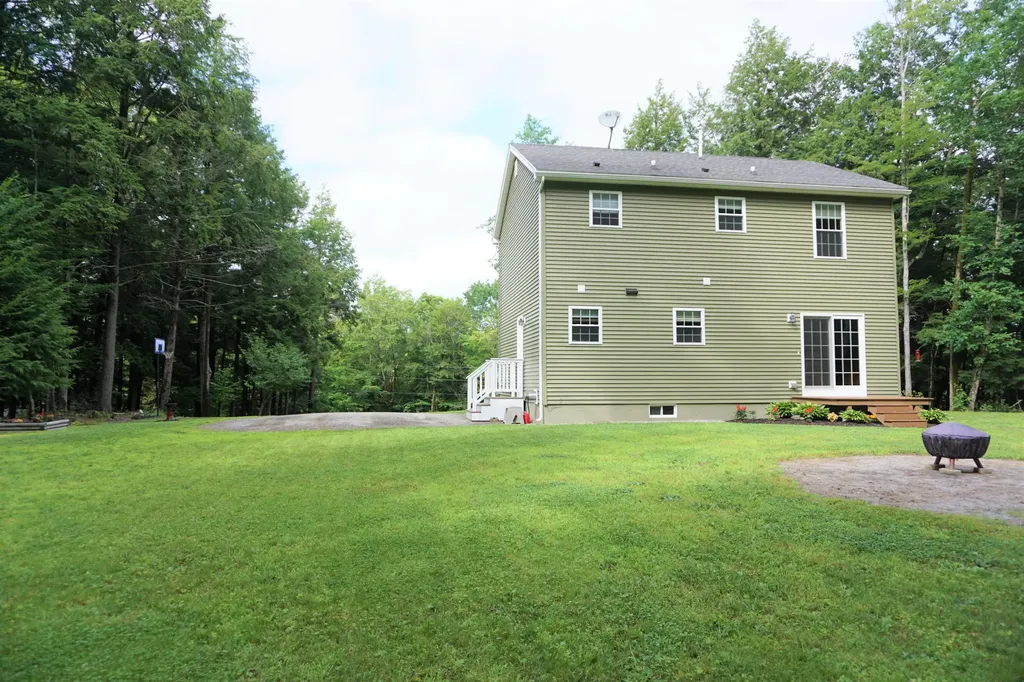 25 Hudon Road Lisbon ME 04250
