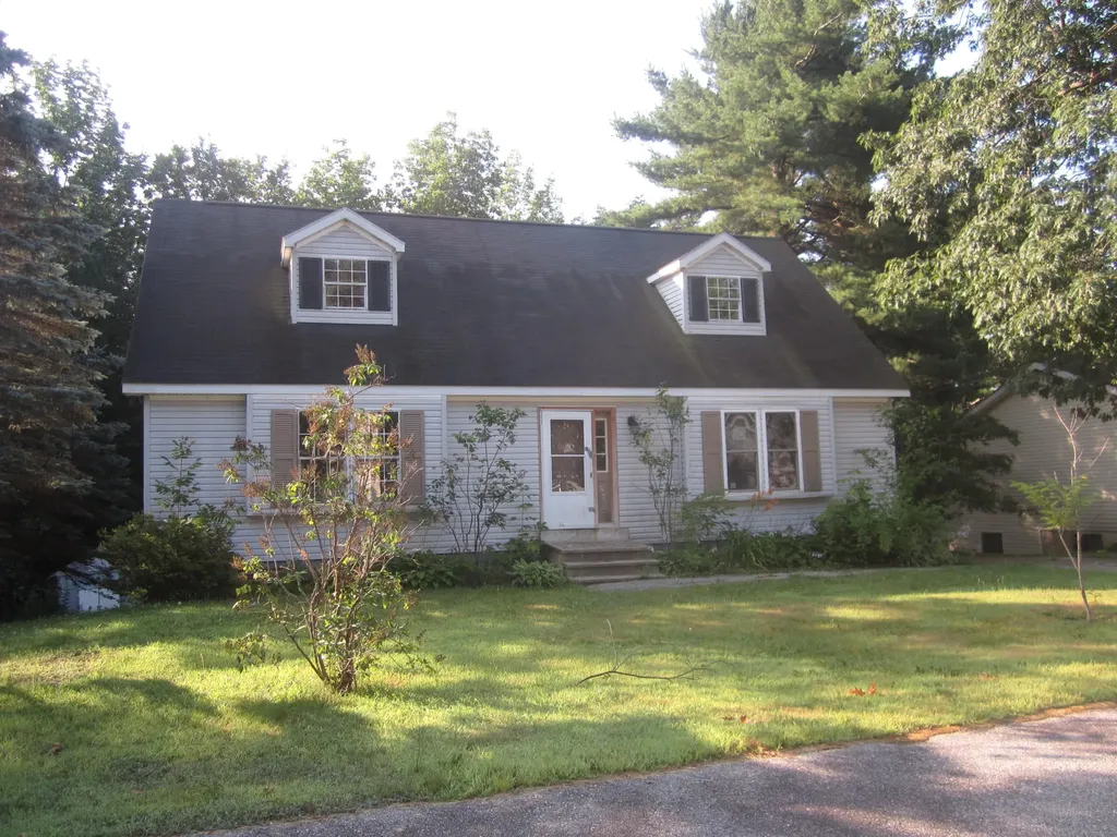 57 Mark Street Lewiston ME 04240