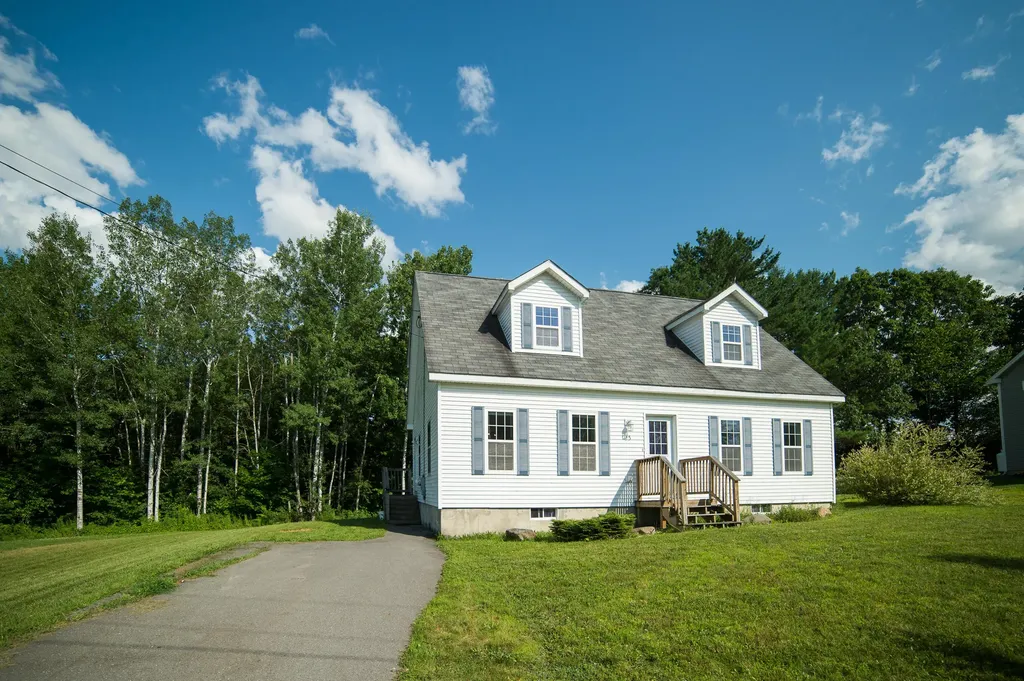 35 Cardinal Way Bangor ME 04401