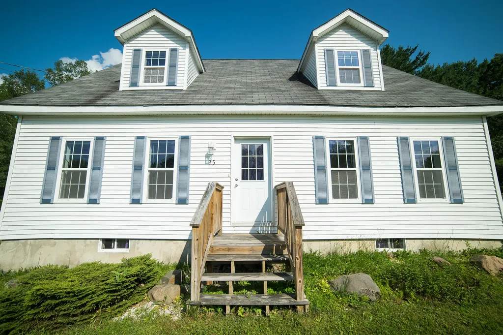 35 Cardinal Way Bangor ME 04401