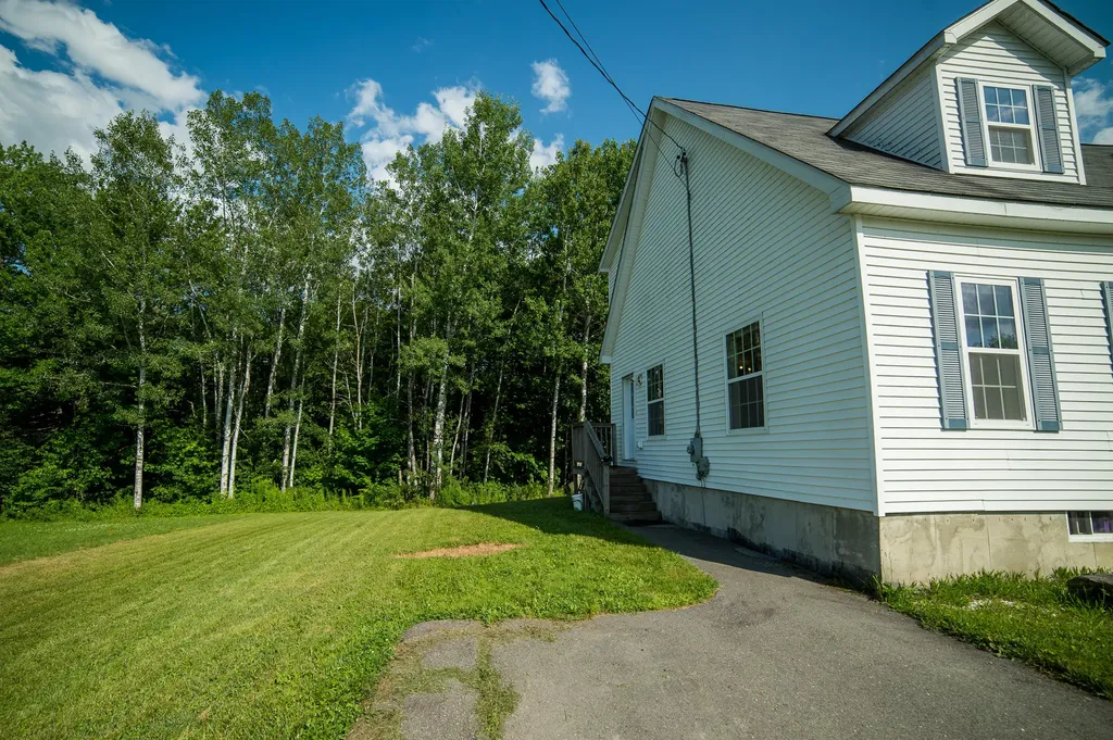 35 Cardinal Way Bangor ME 04401