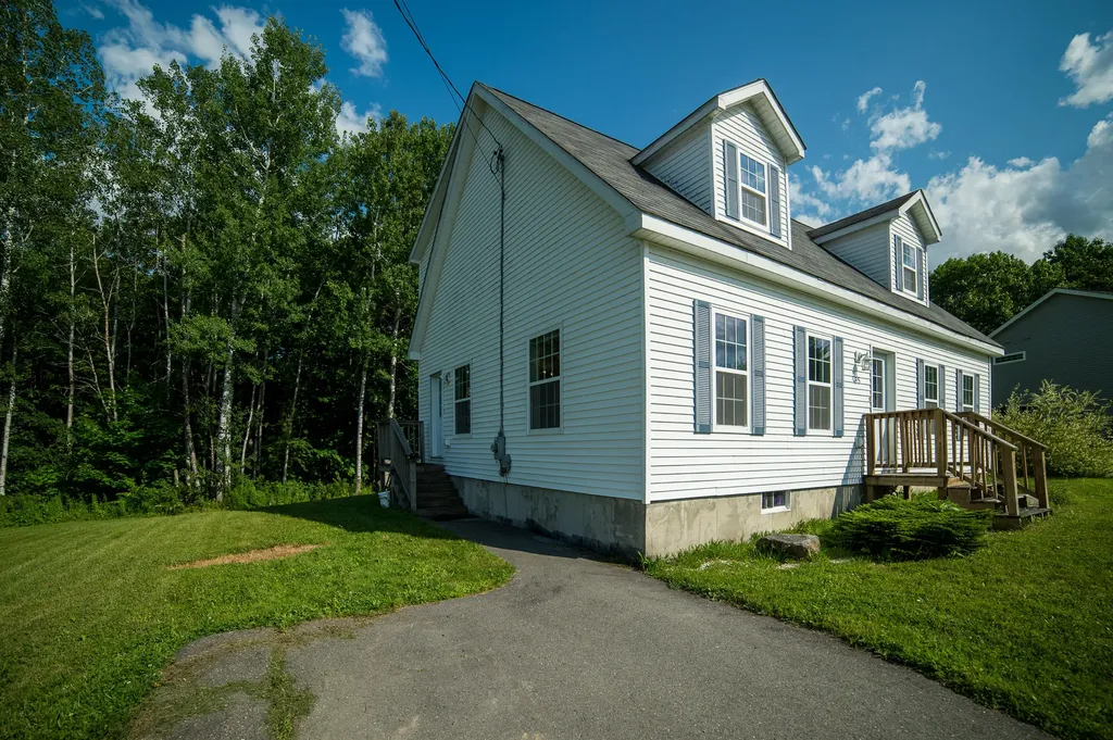 35 Cardinal Way Bangor ME 04401
