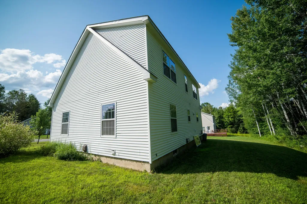 35 Cardinal Way Bangor ME 04401