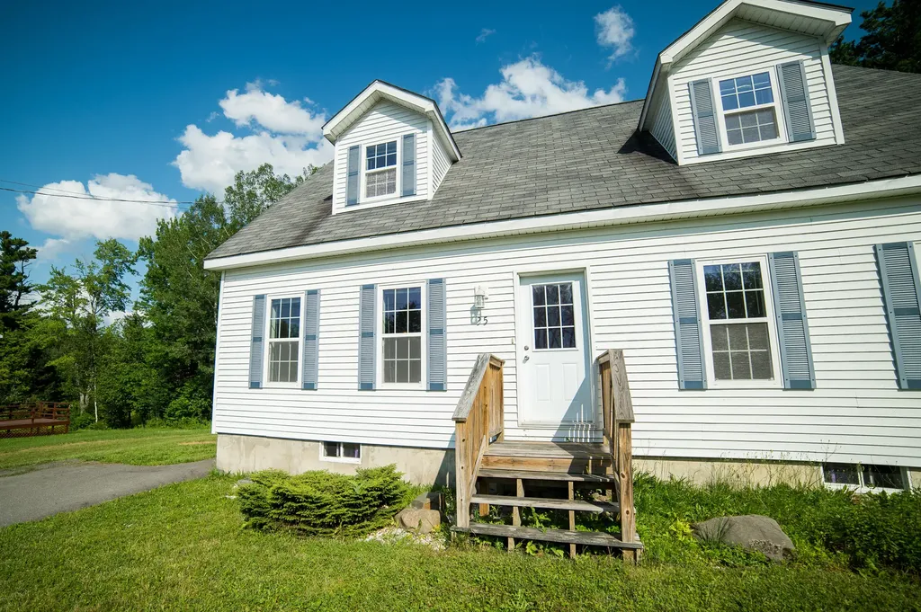 35 Cardinal Way Bangor ME 04401
