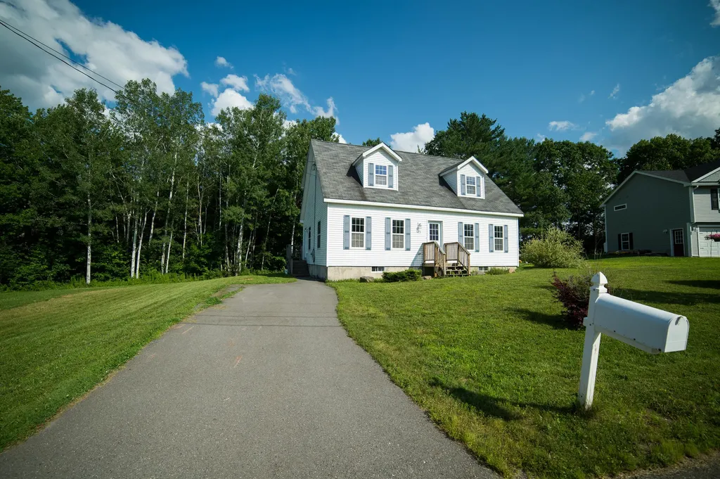 35 Cardinal Way Bangor ME 04401