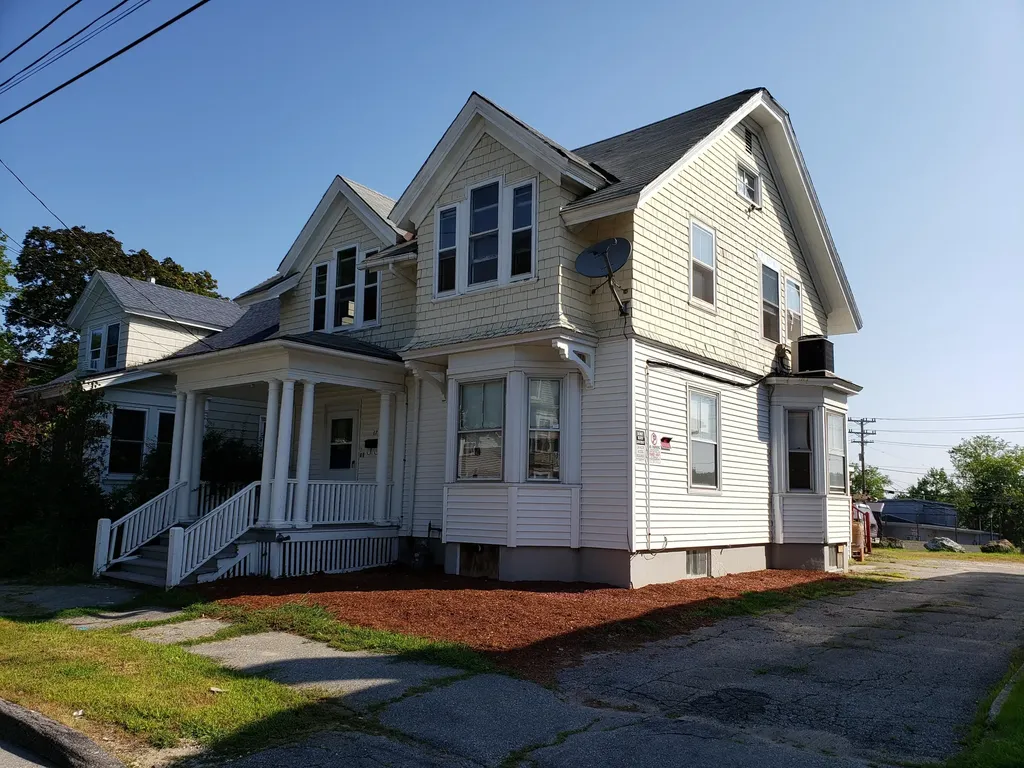 17 Grove Street Auburn ME 04210