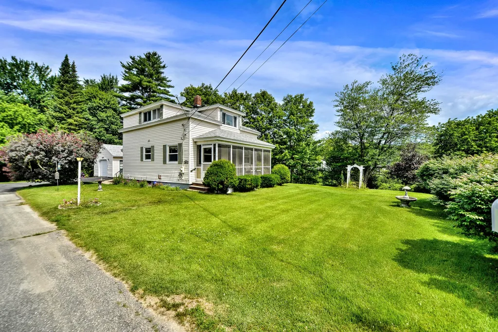 30 Gloria Avenue Lewiston ME 04240